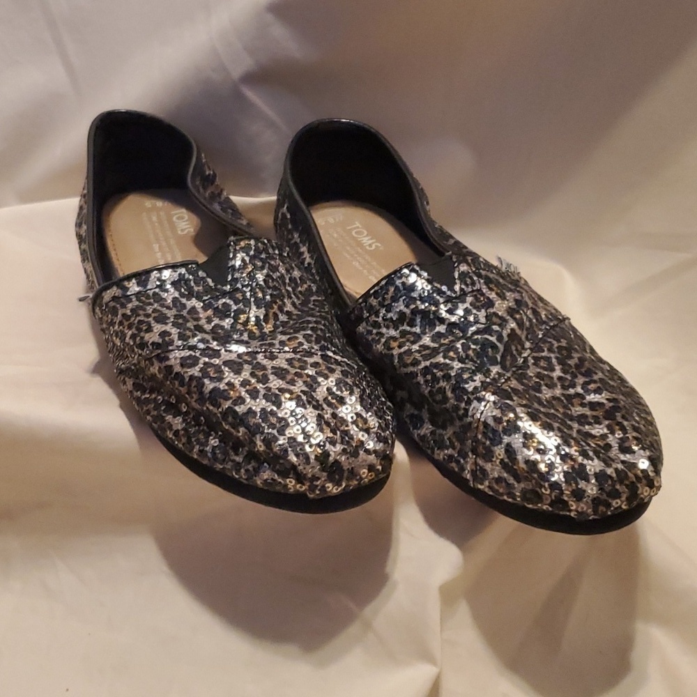 Toms Sequin Cheetah Print Loafers SZ 8.5